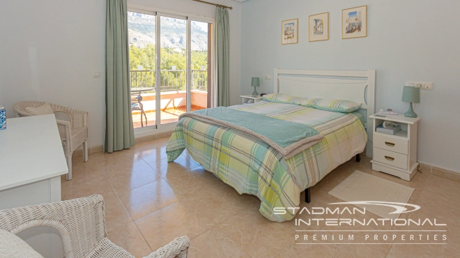 Ruim Hoekappartement met Prachtig Panoramisch Bergzicht