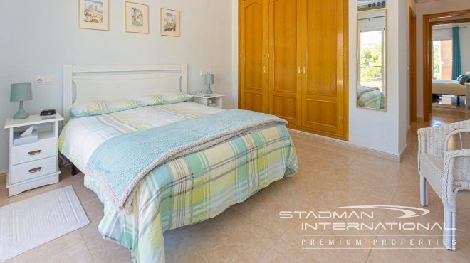 Ruim Hoekappartement met Prachtig Panoramisch Bergzicht