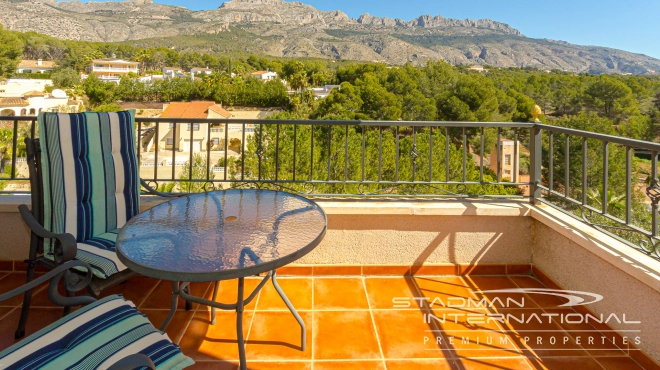 Ruim Hoekappartement met Prachtig Panoramisch Bergzicht