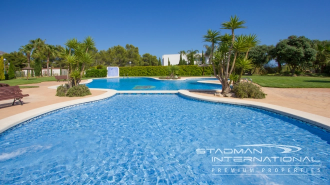 Ruim Hoekappartement met Prachtig Panoramisch Bergzicht