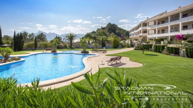 Ruim Hoekappartement met Prachtig Panoramisch Bergzicht