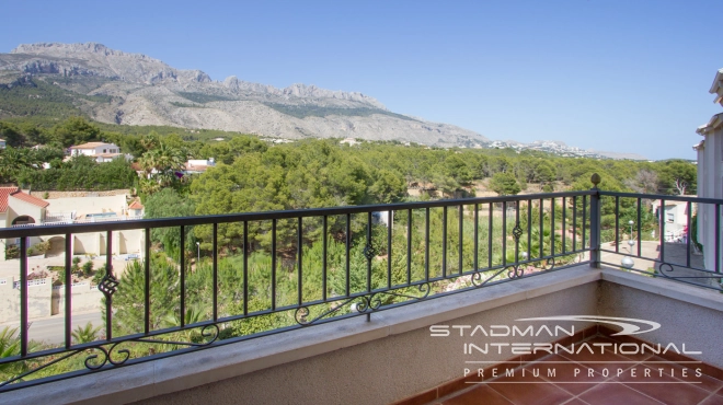 Ruim Hoekappartement met Prachtig Panoramisch Bergzicht