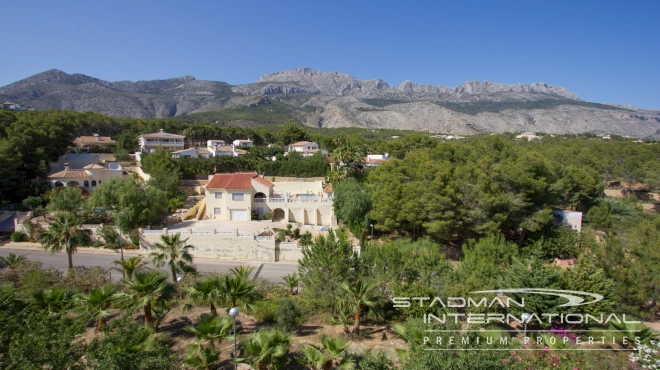 Ruim Hoekappartement met Prachtig Panoramisch Bergzicht