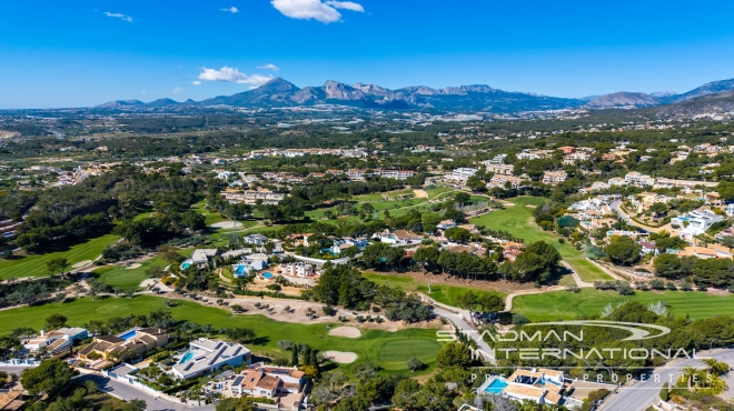 Grote Gezinswoning met Prachtig Zeezicht op een Toplocatie