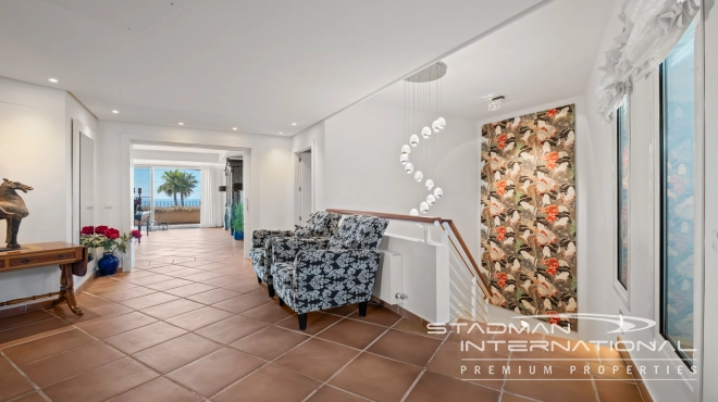 Grote Gezinswoning met Prachtig Zeezicht op een Toplocatie