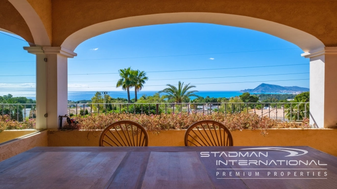 Grote Gezinswoning met Prachtig Zeezicht op een Toplocatie