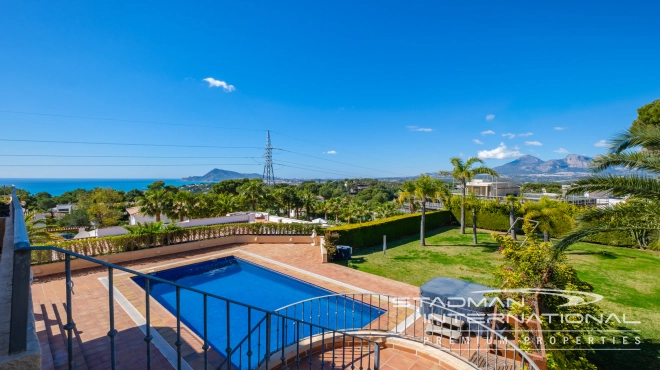 Grote Gezinswoning met Prachtig Zeezicht op een Toplocatie