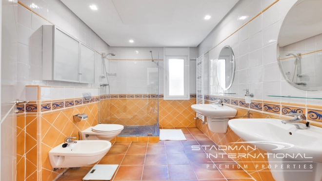 Grote Gezinswoning met Prachtig Zeezicht op een Toplocatie