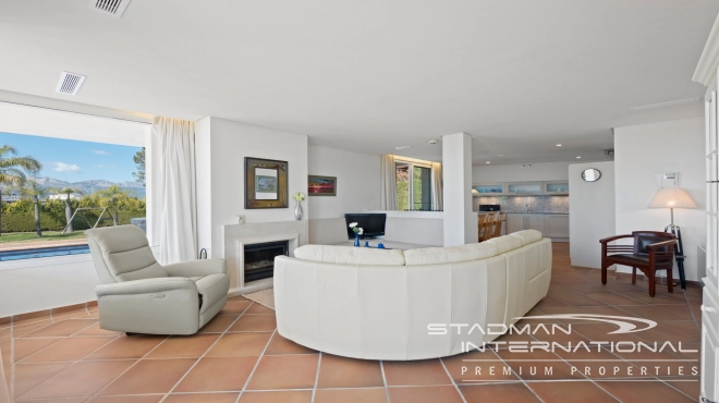 Grote Gezinswoning met Prachtig Zeezicht op een Toplocatie