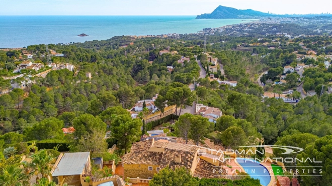 Elegante Mediterrane Villa met Panoramisch Zeezicht in Altea