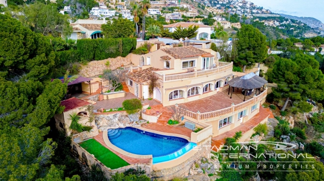 Elegante Mediterrane Villa met Panoramisch Zeezicht in Altea