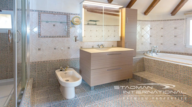 Elegante Mediterrane Villa met Panoramisch Zeezicht in Altea