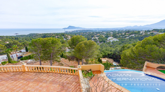 Elegante Mediterrane Villa met Panoramisch Zeezicht in Altea