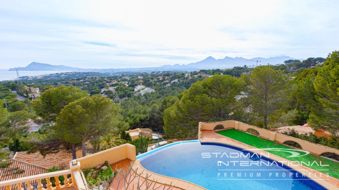 Elegante Mediterrane Villa met Panoramisch Zeezicht in Altea