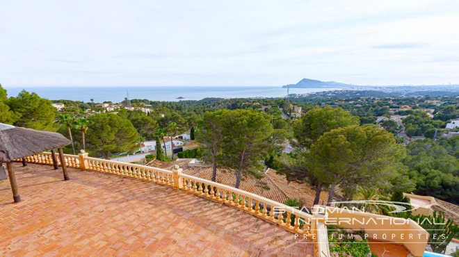 Elegante Mediterrane Villa met Panoramisch Zeezicht in Altea
