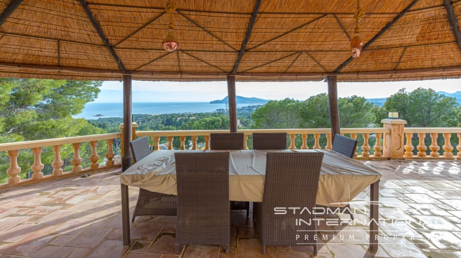 Elegante Mediterrane Villa met Panoramisch Zeezicht in Altea