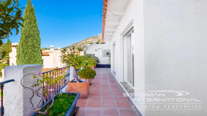 Half-Open Villa met Panoramisch Zeezicht in Altea Hills
