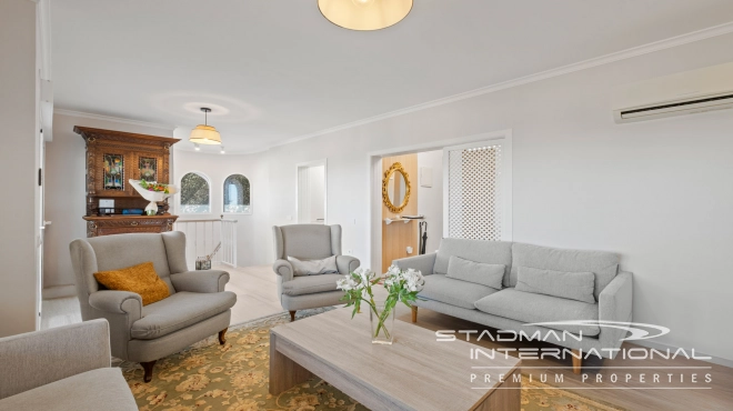 Half-Open Villa met Panoramisch Zeezicht in Altea Hills
