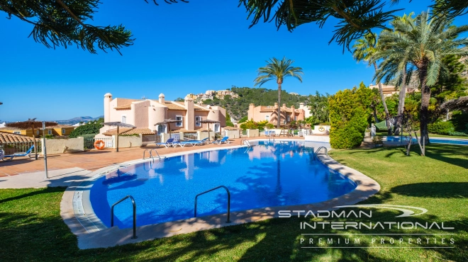 Half-Open Villa met Panoramisch Zeezicht in Altea Hills
