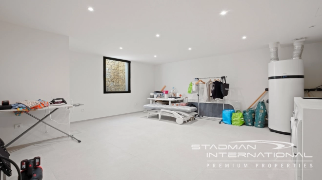 Moderne Nieuwbouwvilla met Zeezicht op een Vlak Perceel