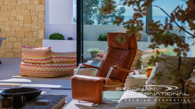 Moderne Nieuwbouwvilla met Zeezicht op een Vlak Perceel