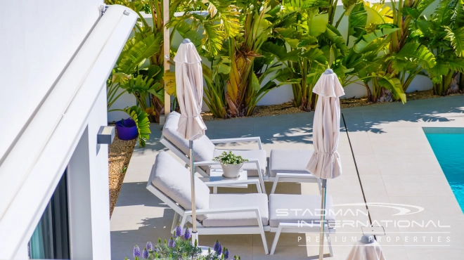 Moderne Nieuwbouwvilla met Zeezicht op een Vlak Perceel