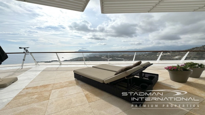 Exceptional Corner Apartment with Panoramic Sea Views