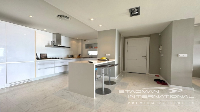 Exceptional Corner Apartment with Panoramic Sea Views