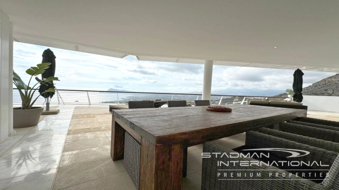 Exceptional Corner Apartment with Panoramic Sea Views