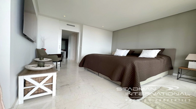Exceptional Corner Apartment with Panoramic Sea Views