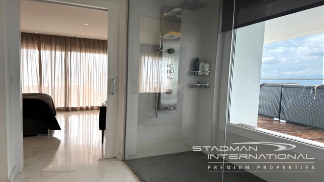 Exceptional Corner Apartment with Panoramic Sea Views
