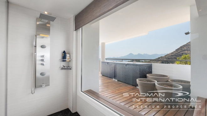 Exklusive Eckwohnung mit Panoramablick auf das Meer
