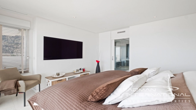 Exklusive Eckwohnung mit Panoramablick auf das Meer