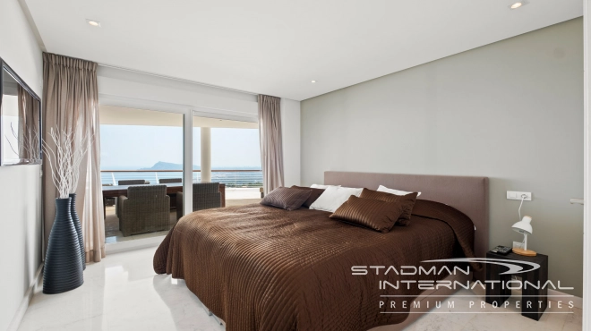 Exklusive Eckwohnung mit Panoramablick auf das Meer