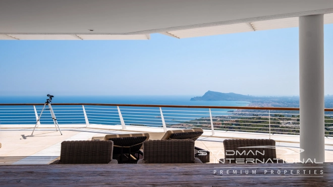 Exklusive Eckwohnung mit Panoramablick auf das Meer
