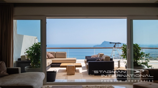 Exklusive Eckwohnung mit Panoramablick auf das Meer