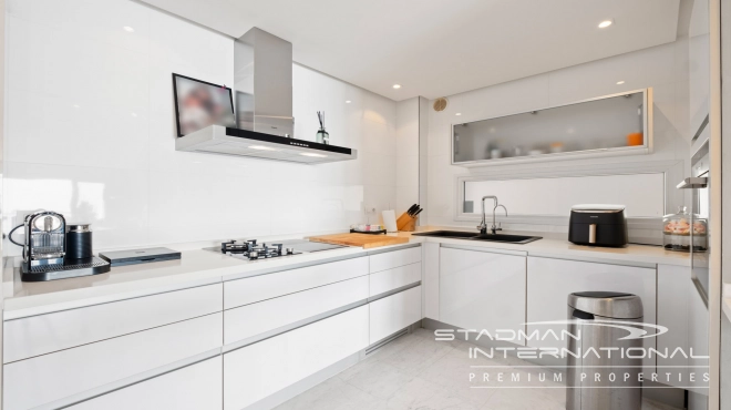 Exklusive Eckwohnung mit Panoramablick auf das Meer