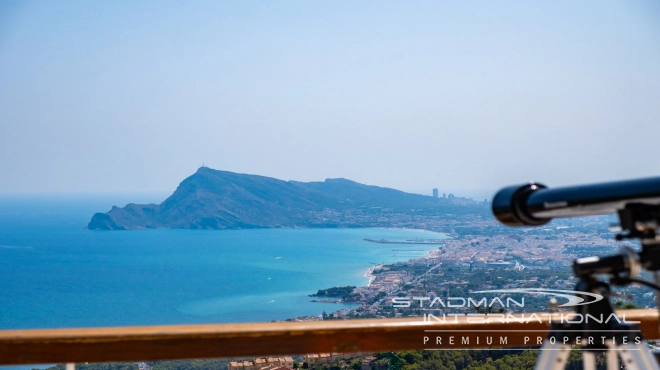 Exklusive Eckwohnung mit Panoramablick auf das Meer