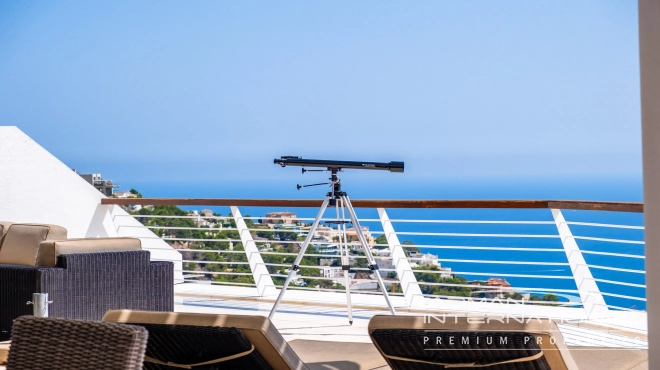 Exklusive Eckwohnung mit Panoramablick auf das Meer