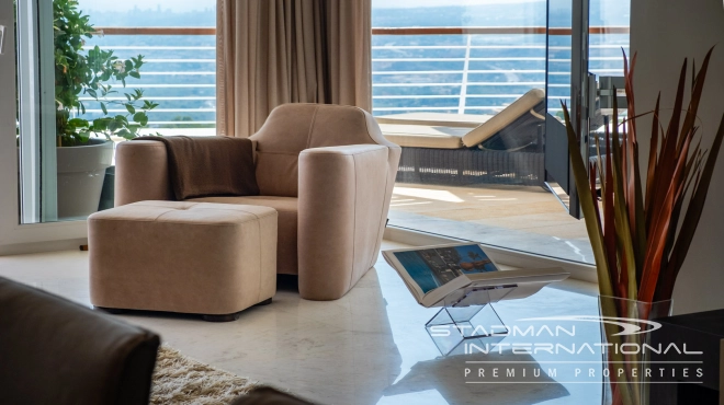 Exklusive Eckwohnung mit Panoramablick auf das Meer