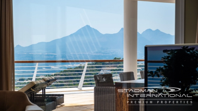Exklusive Eckwohnung mit Panoramablick auf das Meer