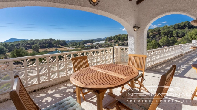 South Facing Villa with Indoor Pool in Altea La Vella
