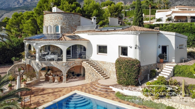 Villa con Vistas al Mar en una Zona Privilegiada cerca del Golf de Altea