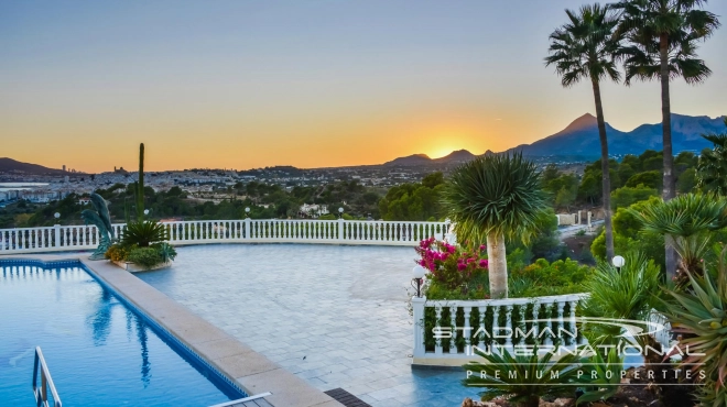 Villa in der mit Abstand schönsten Lage in Altea