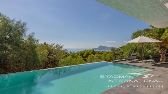 Moderne Villa auf einer Ebene mit Meerblick in Altea La Vella