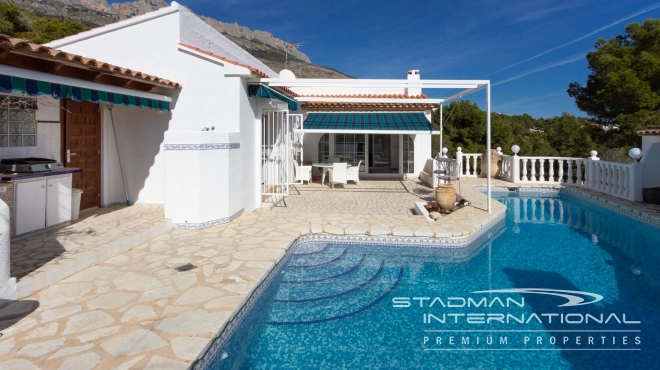 Charming Villa in Green Surroundings in Altea La Vella