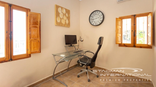 Villa on a Large Domain with Beautiful Views in La Nucia