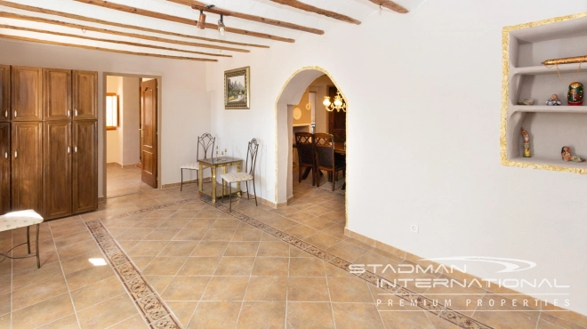 Villa on a Large Domain with Beautiful Views in La Nucia