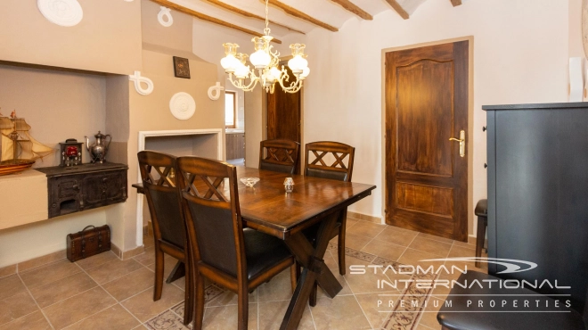 Villa on a Large Domain with Beautiful Views in La Nucia