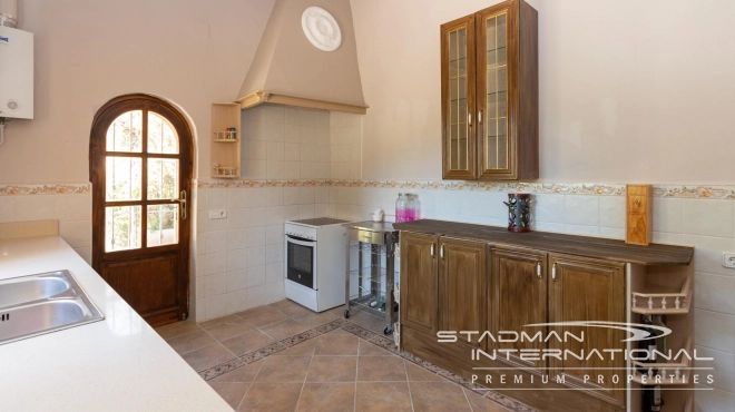 Villa on a Large Domain with Beautiful Views in La Nucia